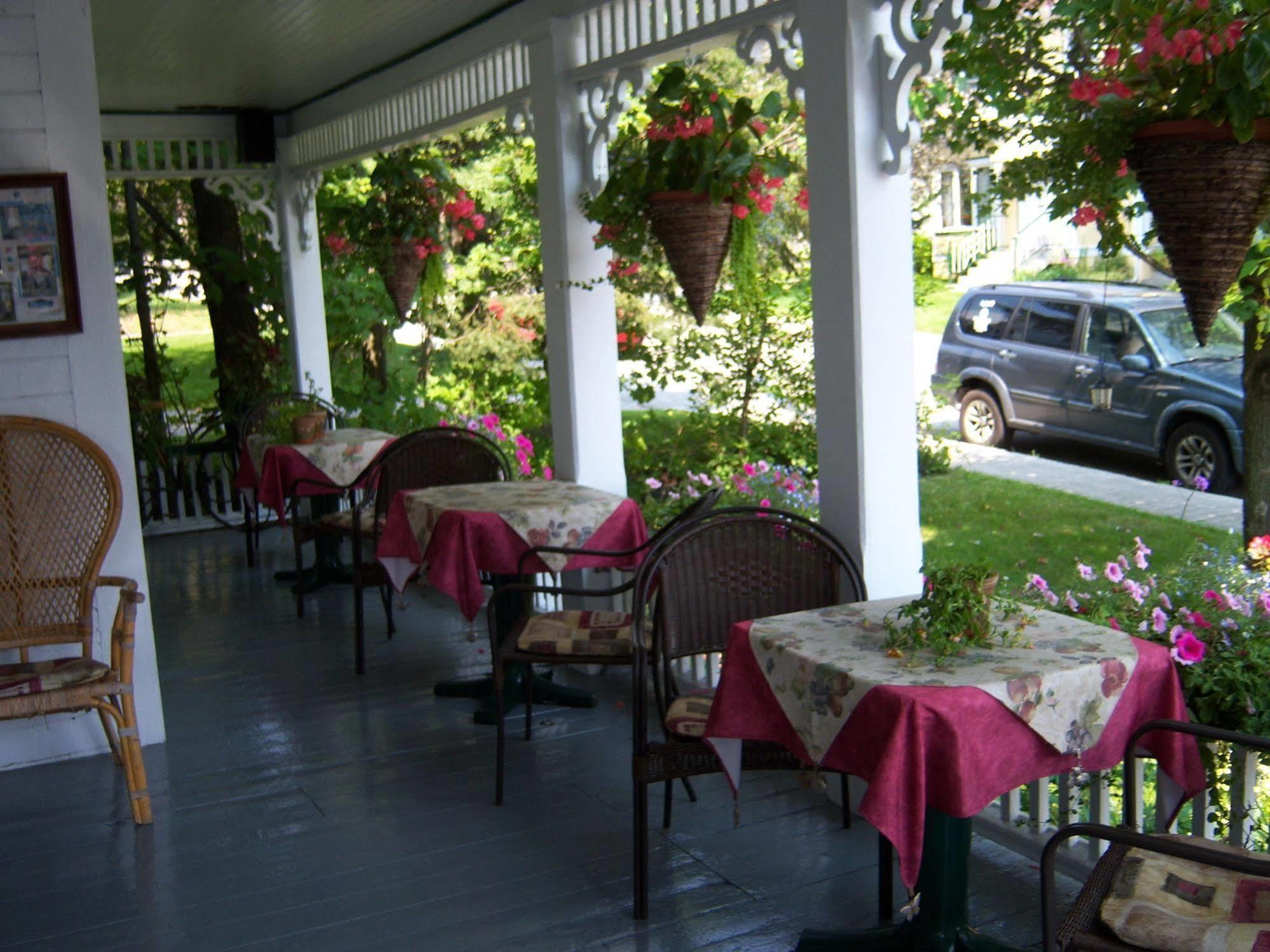 Ici Et Maintenant Bed & Breakfast Magog Eksteriør bilde