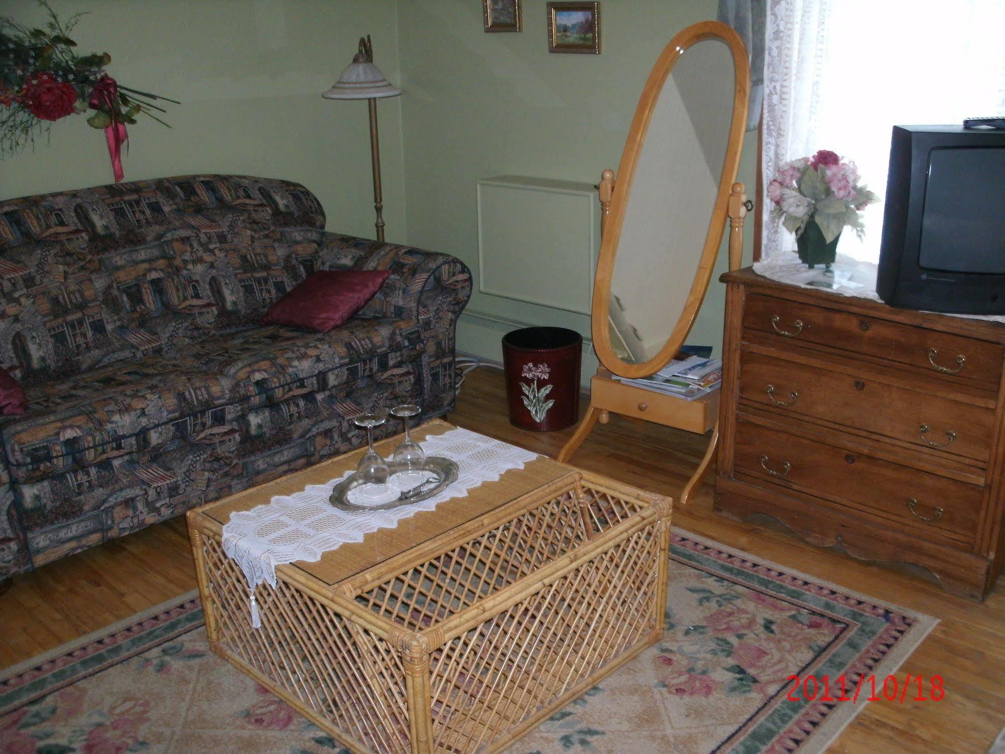 Ici Et Maintenant Bed & Breakfast Magog Eksteriør bilde