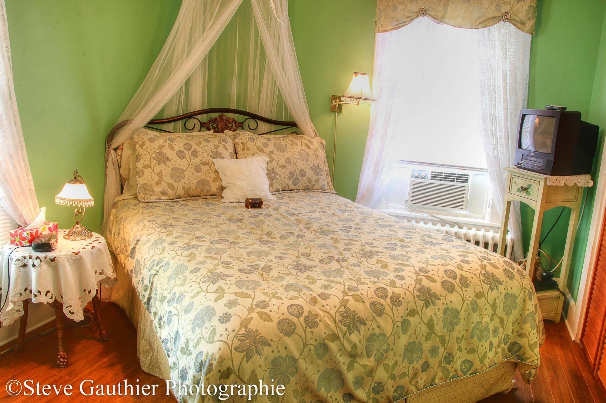 Ici Et Maintenant Bed & Breakfast Magog Eksteriør bilde
